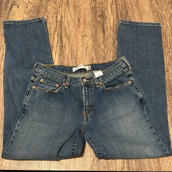 Levi’s Straight Leg Jeans - Picture 2 of 4